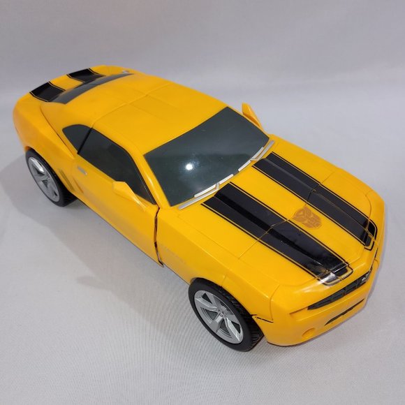 Transformers Movie 2007 Ultimate Bumblebee 13" Action Figure by Hasbro - Picture 1 of 1